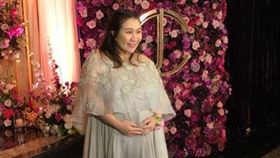 何超盈昨參加好友嚴紀雯婚禮。（圖／翻攝自鄭紹康天下第一關微博） 