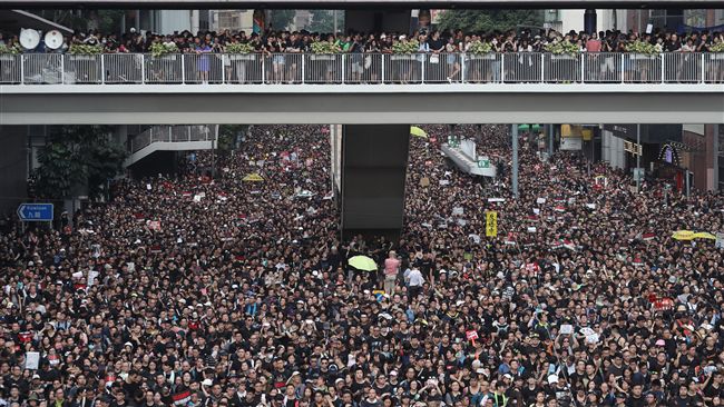 反送中200萬人上街　港警估33萬