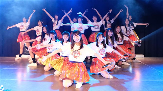 夏日戀愛了！女團祭出高中短裙秀辣腿