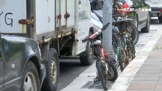 鄰居為停車擅移機車　騎士爆氣怒吼！