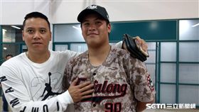 陳鴻文和表弟鄭元智。（圖／記者王怡翔攝影）