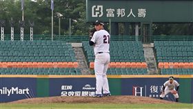 陳冠偉測試會投球。（圖／記者王怡翔攝影）