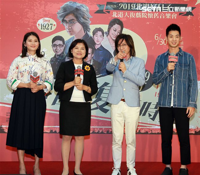 雲林縣長張麗善為雲林大復戲院重新開張宣傳。（記者邱榮吉/攝影）