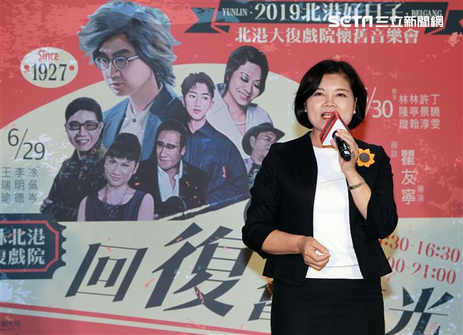 雲林縣長張麗善為雲林大復戲院重新開張宣傳。（記者邱榮吉/攝影）