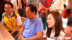 郭台銘、曾馨瑩參拜紫南宮／吳伊哲、SNG小組陳晨鐘、黃日賢攝
