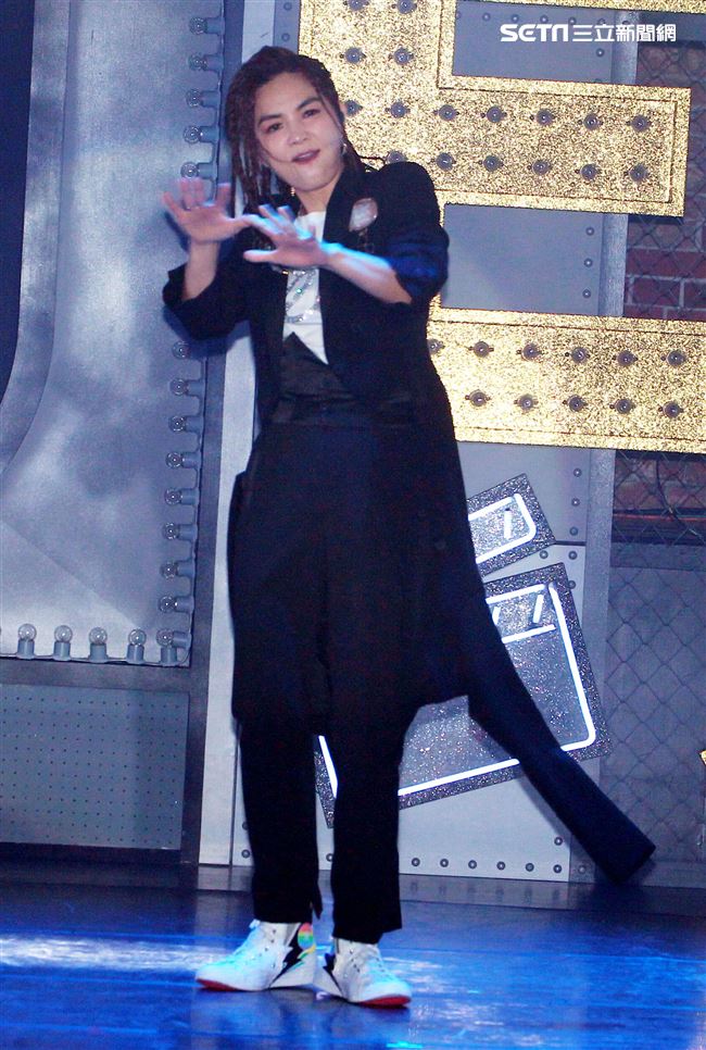 Ella陳嘉樺生日粉絲會獨創融合脫口秀、舞台劇、歌舞秀的艾拉秀。（記者邱榮吉/攝影）