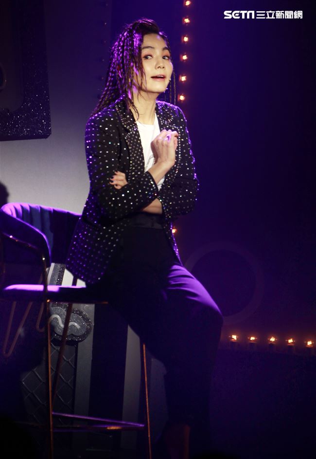 Ella陳嘉樺生日粉絲會獨創融合脫口秀、舞台劇、歌舞秀的艾拉秀。（記者邱榮吉/攝影）