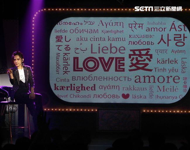 Ella陳嘉樺生日粉絲會獨創融合脫口秀、舞台劇、歌舞秀的艾拉秀。（記者邱榮吉/攝影）