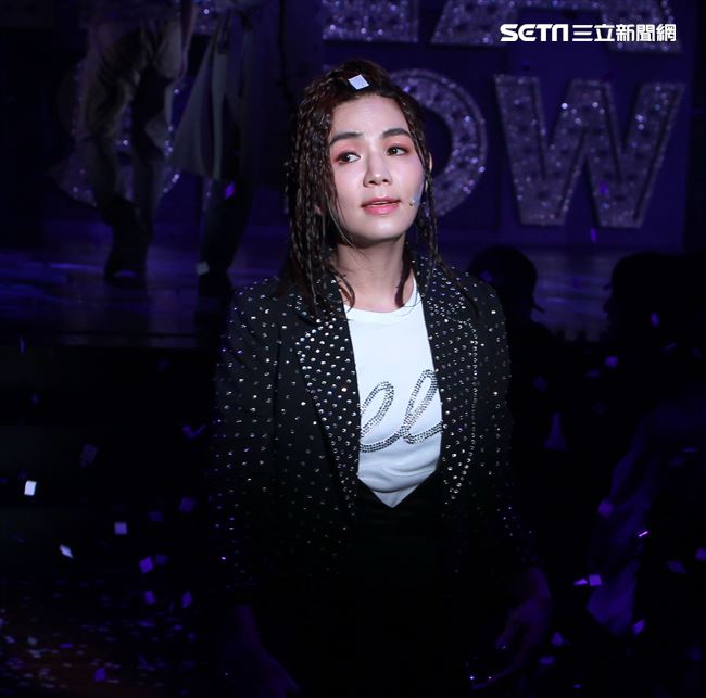 Ella陳嘉樺生日粉絲會獨創融合脫口秀、舞台劇、歌舞秀的艾拉秀。（記者邱榮吉/攝影）