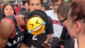 NBA／山寨可愛出沒！球迷傻傻包圍
NBA,多倫多暴龍,Kawhi Leonard,山寨,封王遊行
翻攝自推特