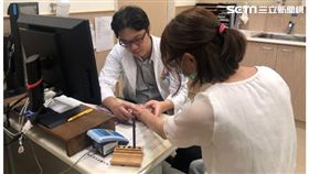 安南醫院,骨科,許惟傑,三角軟骨,手術,擰毛巾,轉門把