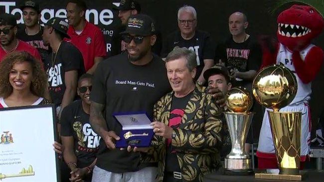 NBA／留下吧！可愛獲贈多倫多市鑰