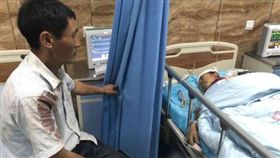 他震後冒險回屋救人…逃出下秒屋倒塌
（圖／翻攝自封面新聞）