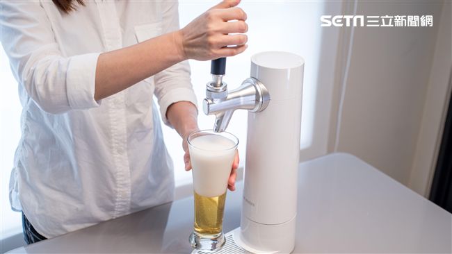 兩顆3號電池！你的啤酒泡泡就超完美