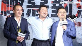 神秘嘉賓春風（左）當場台語教學，馬東石講起台語意外地標準。（圖／記者林士傑攝影）