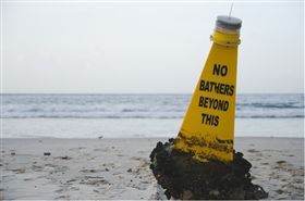 海難,翻船,船難,翻覆,海域,警告。（圖／翻攝自Pixabay）
https://pixabay.com/zh/photos/%E6%B5%B7%E6%BB%A9-%E6%B5%AE%E6%A0%87-w-%E6%B0%B4-%E6%B5%B7-1042883/