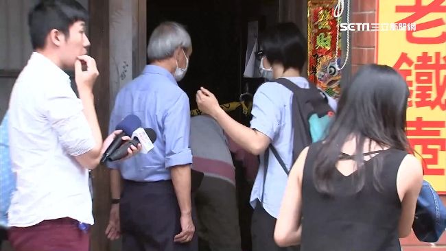 飄臭味見江明學亡　家屬認屍心痛不語