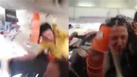 飛機,受傷,亂流,高度,空服員,天花板,波音,驚悚,拋飛,空姐　圖／翻攝自YouTube