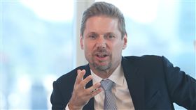 接任加拿大駐台代表  芮喬丹盼促能源等合作8月來台就任的加拿大駐台代表芮喬丹（Jordan Reeves）日前接受中央社專訪表示，他主要的工作目標是強化加拿大與台灣之間的連結，包括能源方面的合作以及文化、人民之間的交流。中央社記者謝佳璋攝  107年9月26日