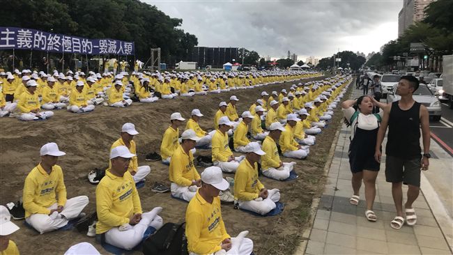 運動員出國訓練　要圖書館撤法輪功書