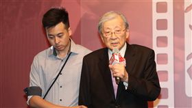 國家電影中心為李行慶生（2）國家電影中心8月將舉辦李行電影文物展，18日在台北舉行記者會，會中替導演李行（右）歡慶90壽慶，李行致詞表達感謝，也說願做電影的終身義工。中央社記者張皓安攝  108年6月18日