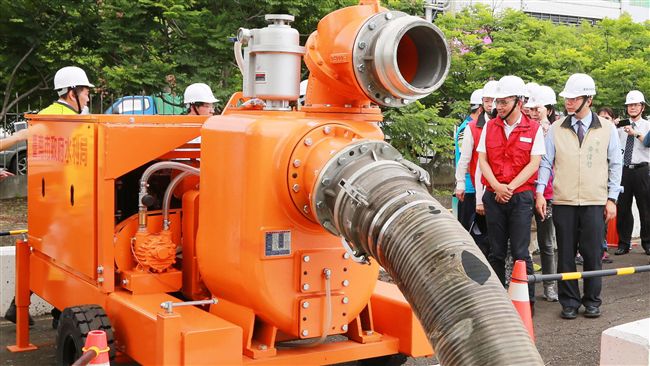 減緩汛期淹水！台南抽水機組陸續到位