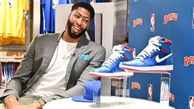 NBA／代言薯片　一眉創NBA歷史
NBA,洛杉磯湖人,Anthony Davis,薯片,Ruffles
翻攝自推特