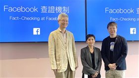 臉書在台啟動第三方事實查證計畫臉書（Facebook）19日宣布在台灣啟動第三方事實查證計畫，以遏止不實言論擴散。左起為台灣事實查核中心發起人及諮議委員胡元輝、臉書策略夥伴經理布迪珊特裏喬（Alice Budisatrijo）、臉書台灣及香港公共政策總監陳澍。中央社記者吳家豪攝  108年6月19日
