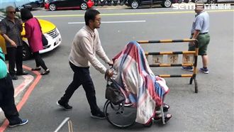 大熱天蓋毯遭拘提　騙扁少年5萬交保