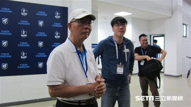 魏應充訪新莊　盼味全龍活絡台灣棒球
