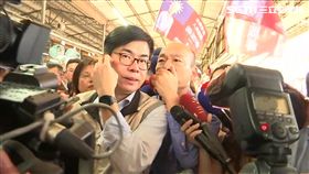 ▲陳其邁南下高雄視察登革熱疫情，與韓國瑜同台