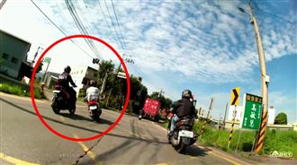 屁孩逆向撞左轉騎士　意外引網友爭論