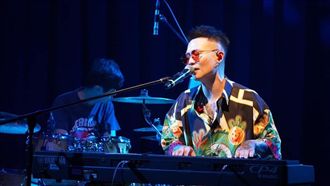 特穿七龍珠襯衫現身！蕭秉治電暈粉絲