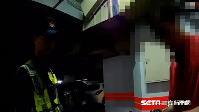 裝百萬現金包包弄丟　男報警後尷尬了