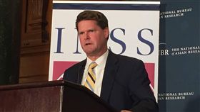 避免中國干預總統大選  美台共商應對方案美國國防部印太事務助理部長薛瑞福透露，為避免中國干預明年台灣總統大選，美台已經就此展開對話，希望能提供協助，強化台灣應對能力，避免中國干預。中央社記者江今葉華盛頓攝  108年6月20日