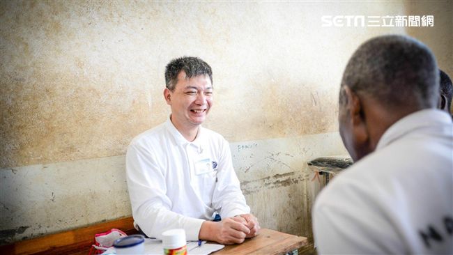 飛非洲義診　當一位被病人需的醫師
