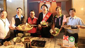 林右昌邀侯友宜參加鎖管季　盼合作推廣海鮮新北市長侯友宜日前指全台半數小卷來自新北市深澳，引發小卷產量爭議；基隆市長林右昌（右3）19日說，已邀請侯友宜參加基隆鎖管季，盼基隆與新北合作推廣海鮮與海洋文化。（基隆市政府提供）中央社記者王朝鈺傳真　108年6月19日