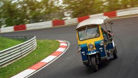 ▲泰國嘟嘟車挑戰紐柏林賽道（圖／翻攝網路）