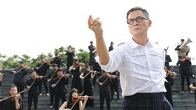 羅大佑有50人管弦樂團助陣合作。（圖／種子音樂提供）