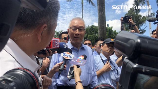 吳郭會！吳搶先洩題　自曝見郭講這事