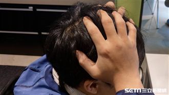 年終被扣5.5萬氣炸喊離！主管慰留他愣了