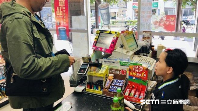 透納氏症打不倒她！　挑戰當超商店員