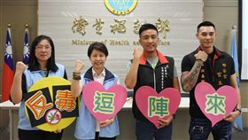 首次沾毒年輕人居多　食藥署擴大宮廟宣導食藥署19日公布統計顯示，首次濫用藥物年齡以20至29歲占多數，顯示年輕族群是反毒重點，以往反毒宣導在校園、社區投入很多資源，近年宮廟陣頭毒品防制逐漸受到重視。（食品藥物管理署提供）中央社記者陳偉婷傳真　108年6月19日