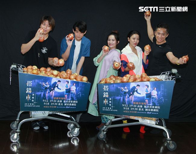 阿弟、陳乃榮、丁噹、羅美玲、王柏森「搭錯車」音樂劇加場排練。（記者邱榮吉/攝影）