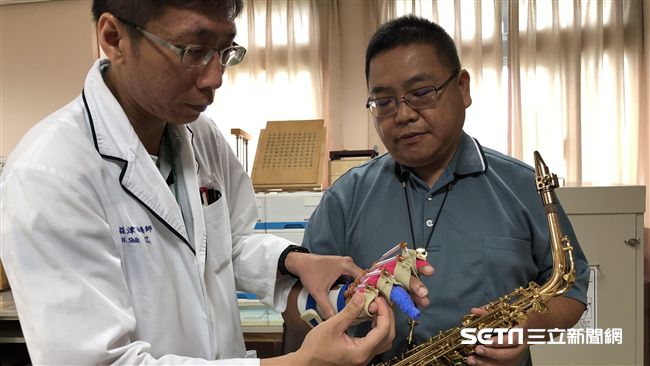 骨折指掌無力　靠「金鋼爪」神救援