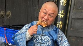 納豆《庖丁傳奇之鴛鴦蝴蝶料理夢》殺青後想回台卻遇到長榮罷工。臉書