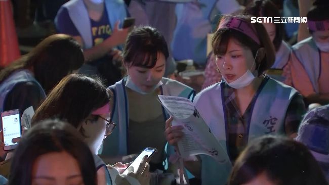 千名空服總部集結　徹夜靜坐輪班抗戰