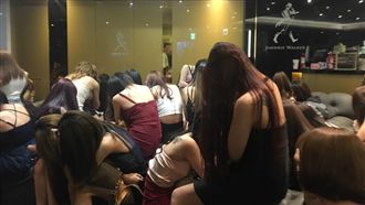 北市擴大臨檢！火辣酒店妹乖乖受檢