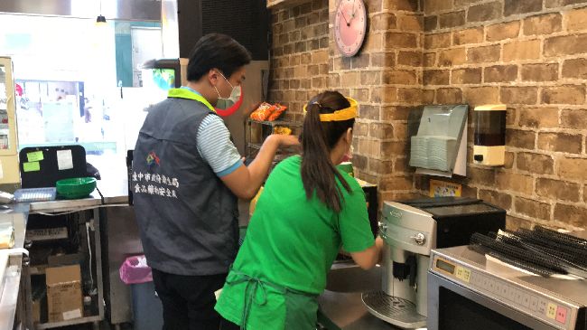 美式潛艇堡咖啡有果蠅　中市稽查環境