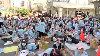 粉紅抗爭！長榮空服罷工繳證數破千